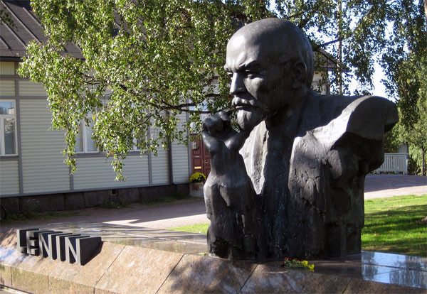 lenin_patsas_kotka.jpeg lenin_patsas_kotka.jpeg
