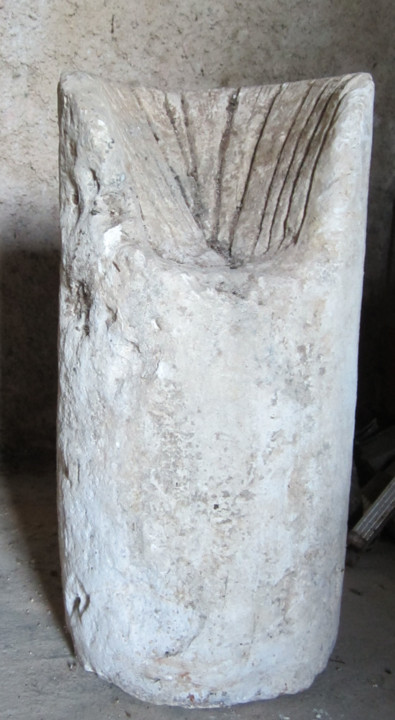 Fig. 139 - Capela de Nossa Senhora do Amparo, pia 