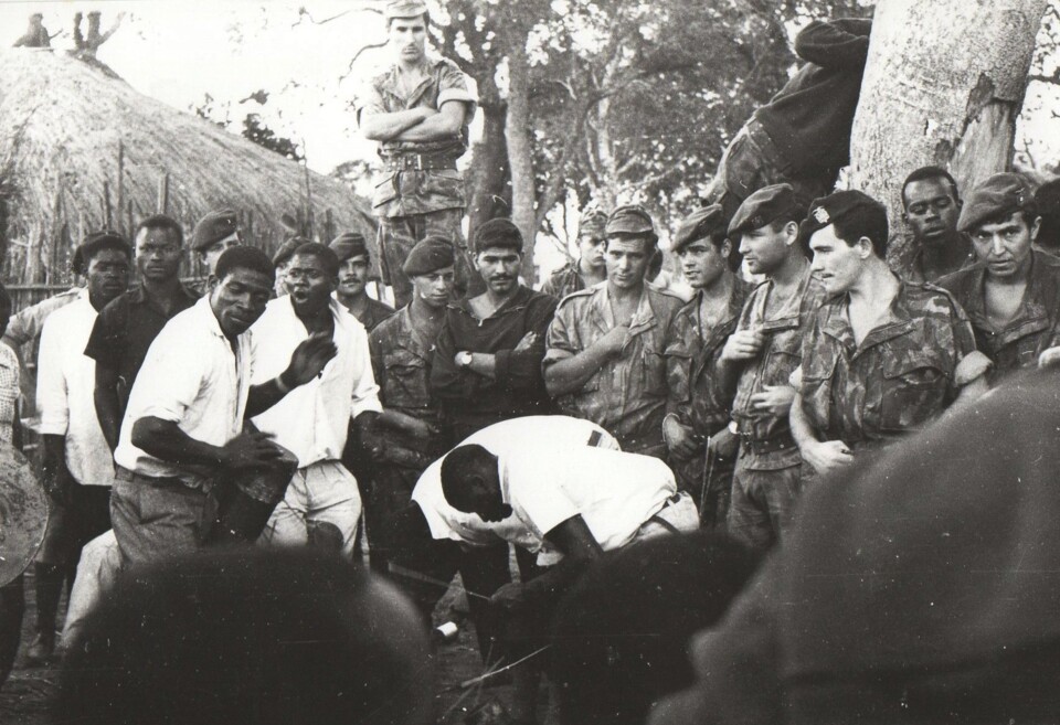 M-Mueda, festa na aldeia.jpg