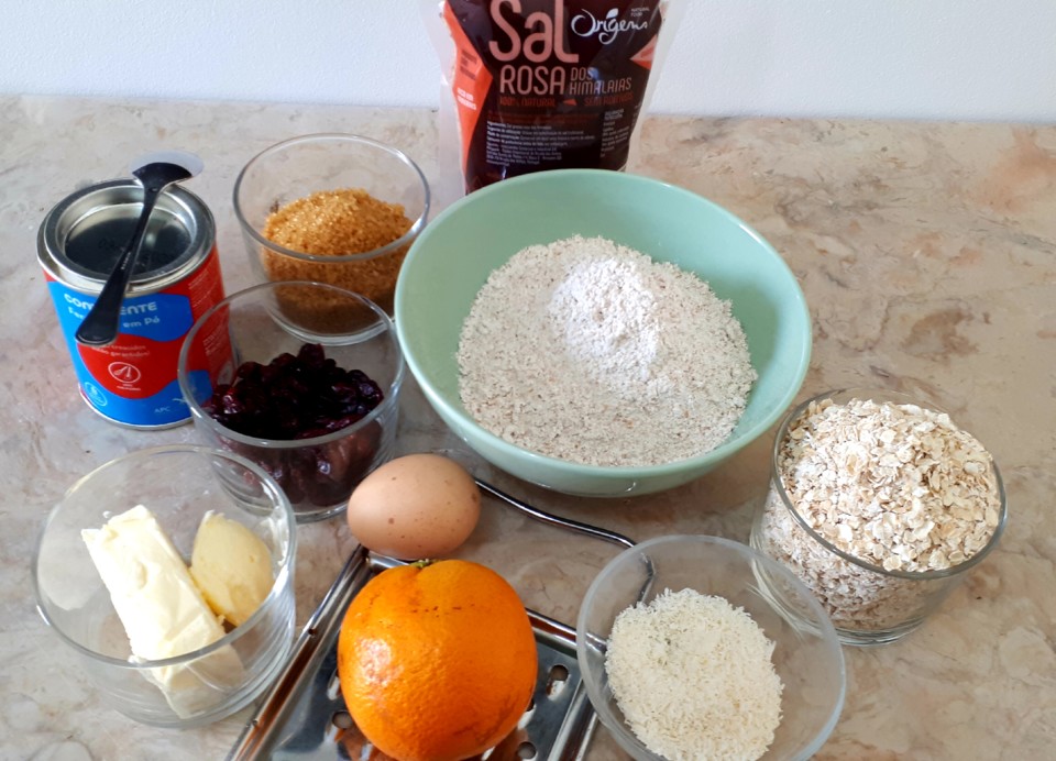 Bolachas integrais de arandos e aveia da ericeira 