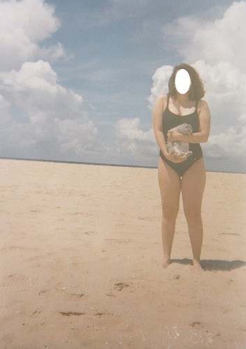 Coelha na praia.jpg Coelha na praia.jpg