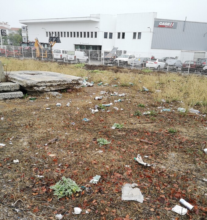 Lixo nas ruas de Beja (22).jpg