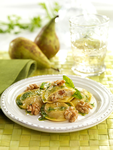 ravioli-de-gorgonzola-pera-y-nueces.jpg