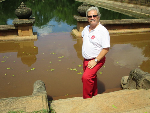 Henrique-piscina dos monges em Kandy, Sri Lanka.JP