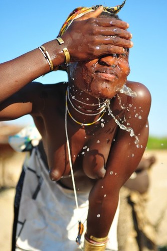 seios Himba.jpg