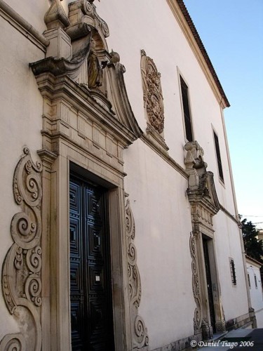 Mosteiro de Santa Teresa. Porta da igreja.jpg
