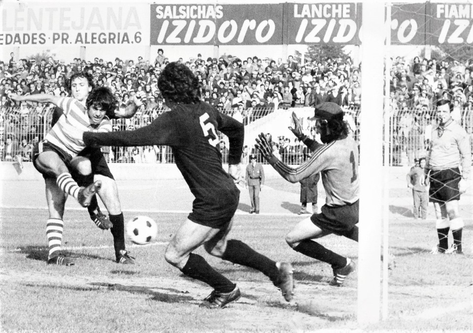 Sporting 3 - Académico 3 1975-76.jpg
