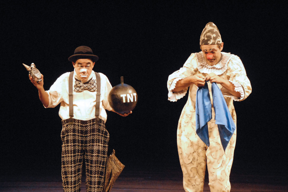 Aplausos a palhaços.jpg