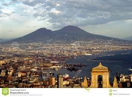 Nápoles e Vesúvio in. pt.dreamstime.com Nápoles e Vesúvio in. pt.dreamstime.com