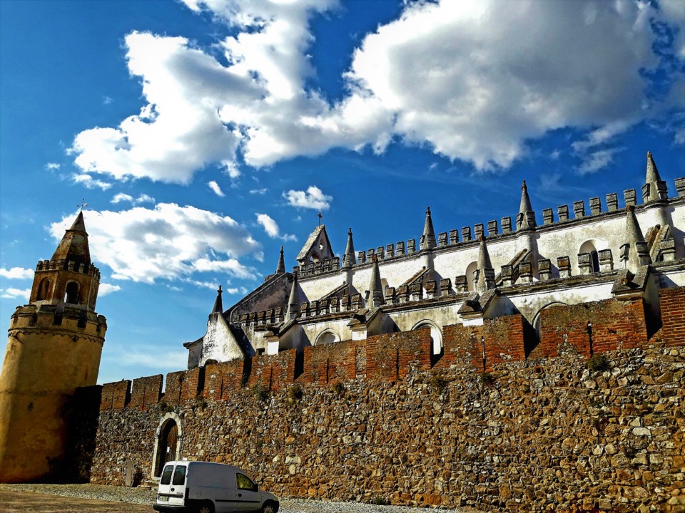 IGREJA_MURALHAS_FERREIRA_ALENTEJO.jpg