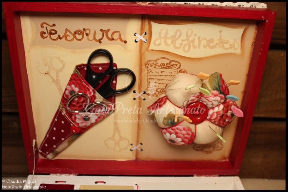 Caixa de costura Crisântemos Vermelhos5.JPG