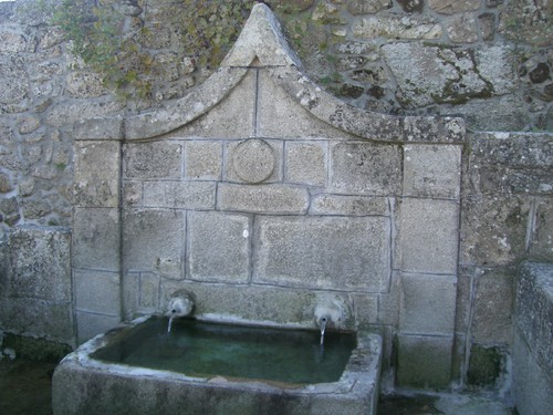 Fontenário Sezures.JPG