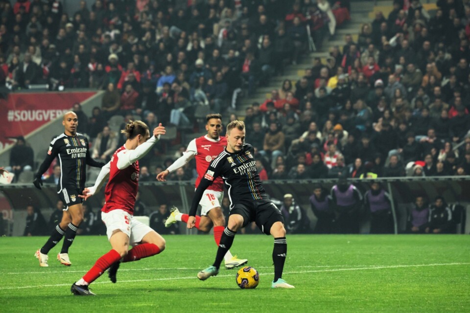 Domínio de Bola - Rafa estava em jogo por 4 cm no golo de Tengsted que deu  a vitória ao Benfica.