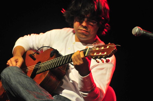 Foto Cronica 42DI JAN15 - A guitarra do Victor.jpg Foto Cronica 42DI JAN15 - A guitarra do Victor.jpg