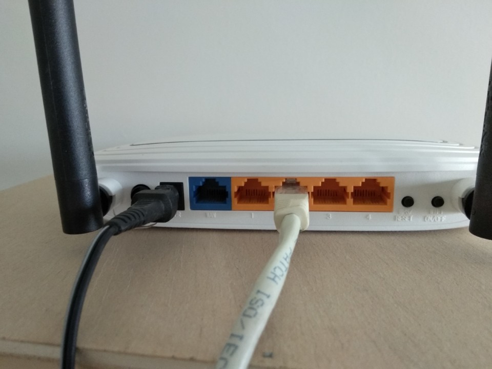 ponto-de-acesso-wifi-parte-tras.jpg