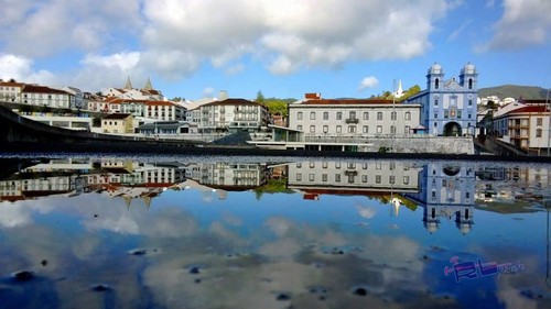 O olhar sobre Angra, ao nível do mar...