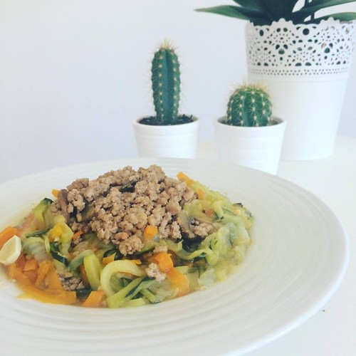 ´esparguete´de courgete e cenoura à bolonhesa_m ´esparguete´de courgete e cenoura à bolonhesa_m