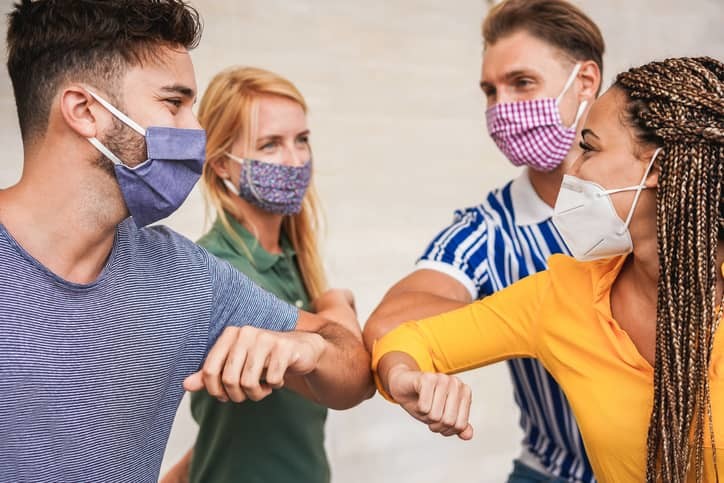 Universitários sofrem com falta de socialização