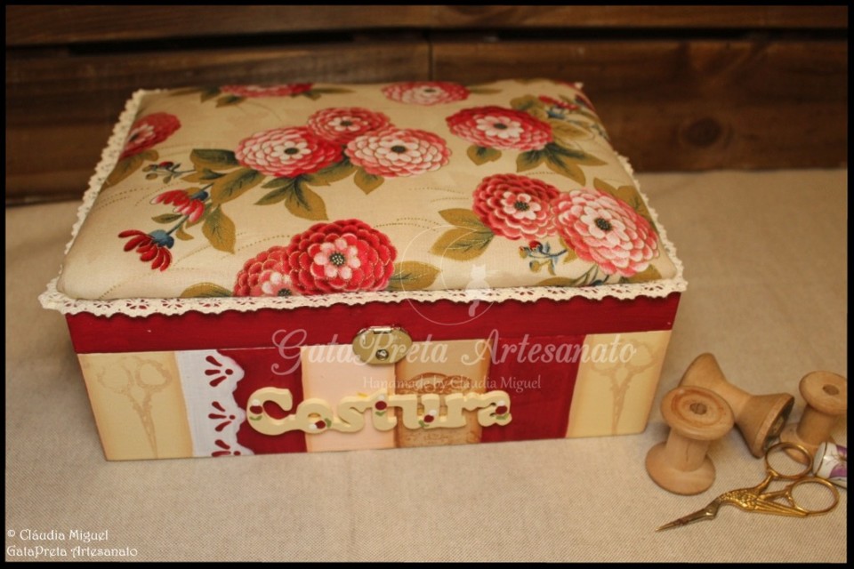 Caixa de costura Crisântemos Vermelhos1.JPG