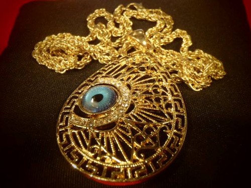 colar olho.jpg
