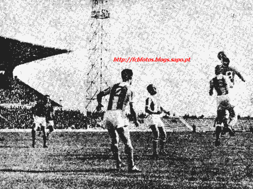 1957-58-belenenses-fcb-matateu ao ataque.png