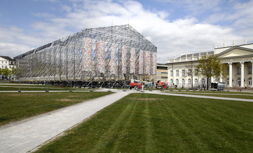 d14_The_Parthenon_of_Books_Construction_©_Rosa_Ma