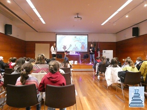 13a_Apresentação_do_Livro_Cláudia_Pinto (1).JPG