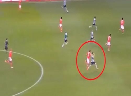 Jardel puxa Adrien pelo pescoço no min 52.jpg