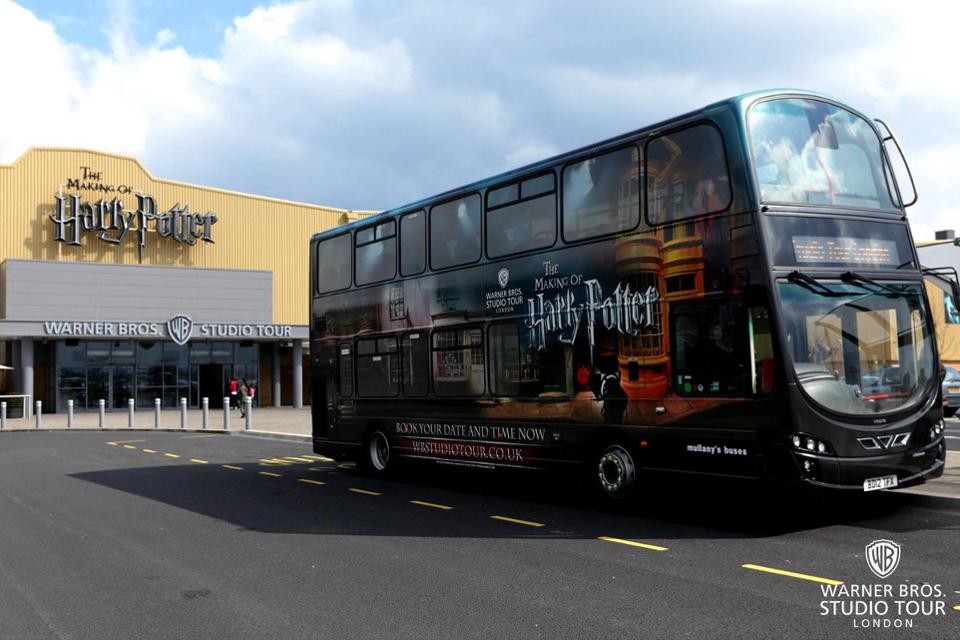 Harry-Potter-bus-de-la-saga-transportent-le-person