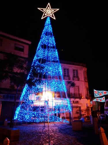 Árvore Natal Beja 2016.jpg