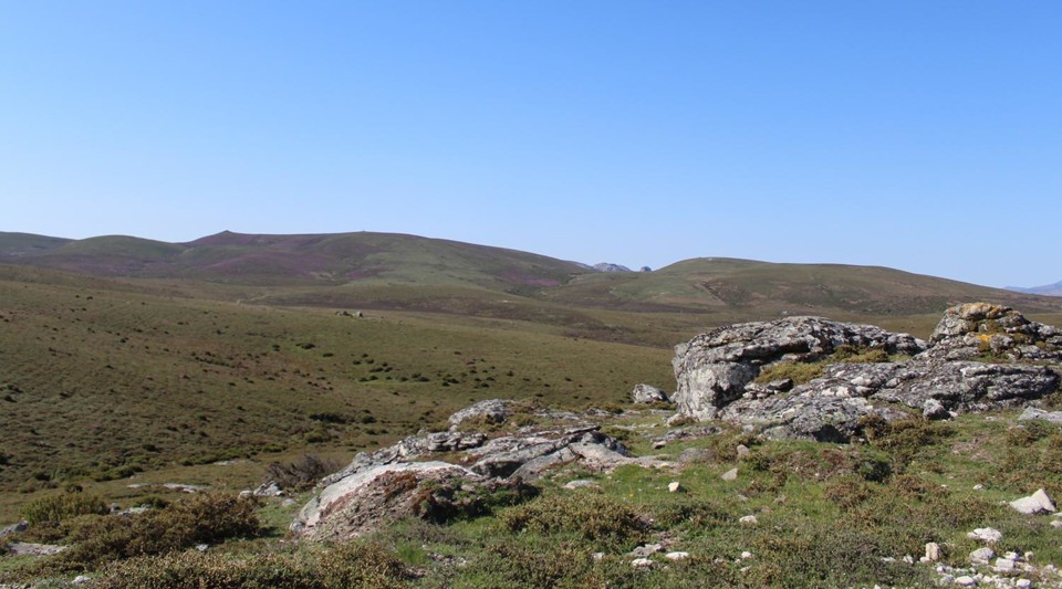 786 2 foto trilho do megalitismo. montes de labore