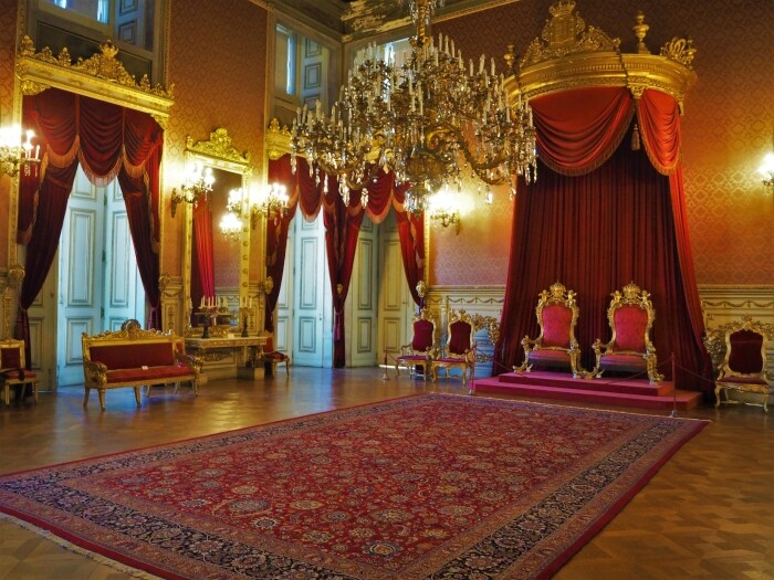 Uma rep&uacute;blica coroada?