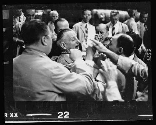 Stanley Kubrick’s Chicago, 1949-Men-working-the-