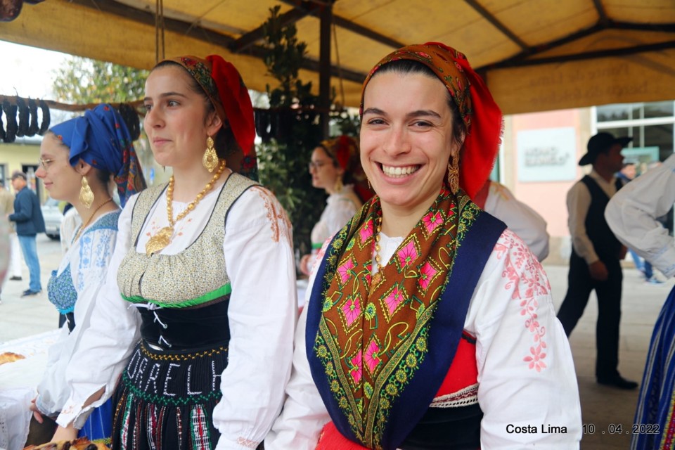 PONTE DE LIMA: RUSGA TÍPICA DA CORRELHÃ DANÇA NA PÓVOA DE LANHOSO NA FESTA  DE SANTO ANTÓNIO - BLOGUE DO MINHO