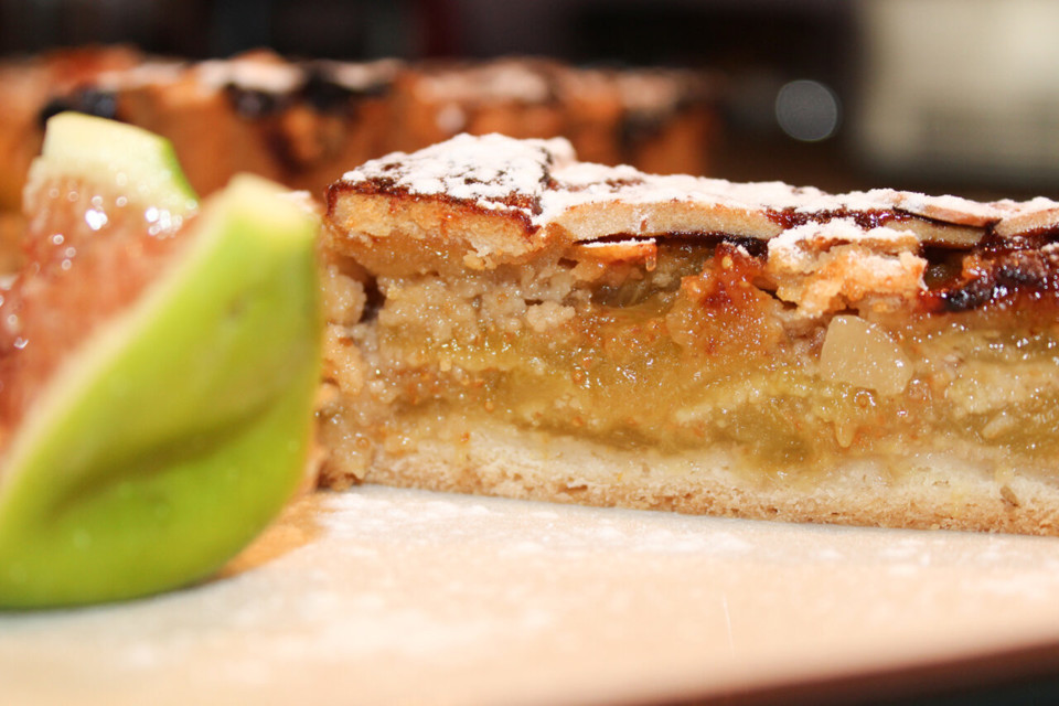 tarte-de-figos-e-amêndoa-close-up-site-scaled.jpg
