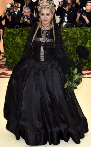 a noiva do frankenstein-2018-MET-gala-madonna.jpg