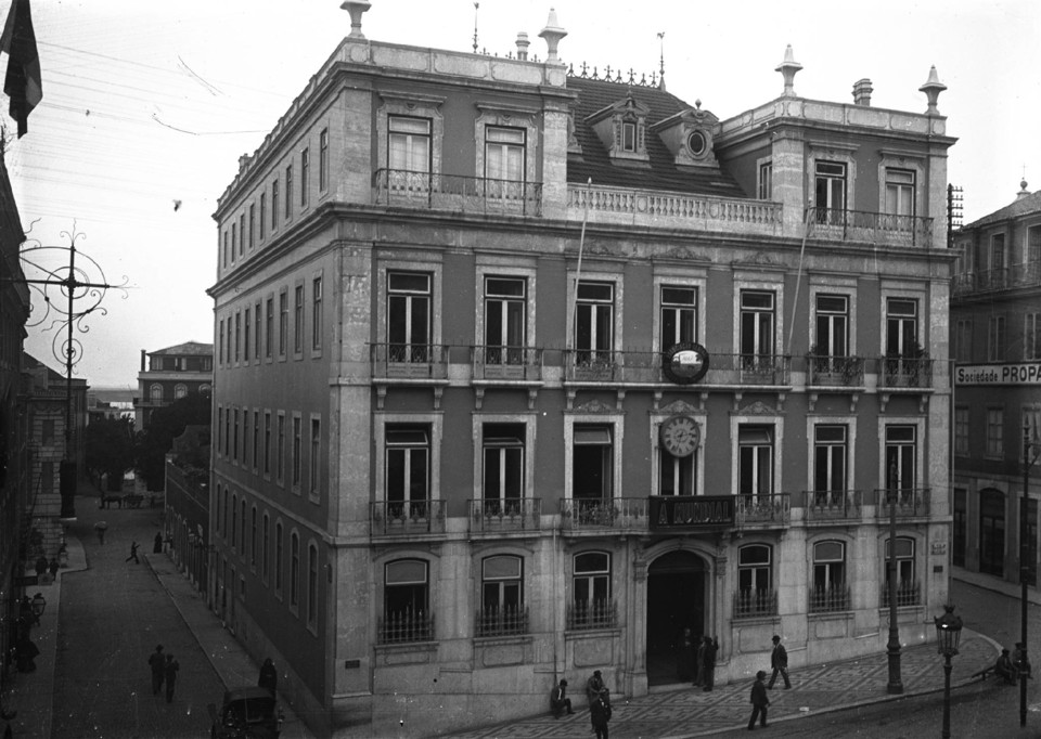 edificio onde esteve inatalado o grande hotel du m edificio onde esteve inatalado o grande hotel du m