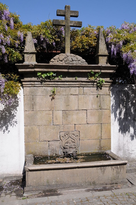 800px-Fonte_Santo_Adriao_(2).JPG