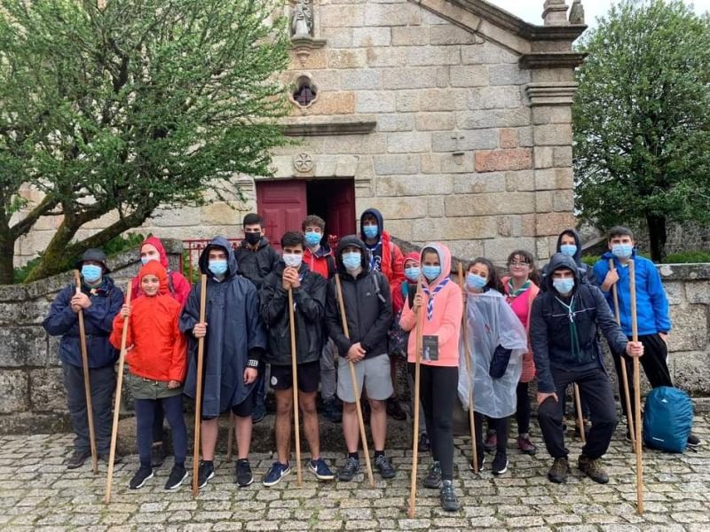 uma-centena-de-escuteiros-est-a-percorrer-o-caminho-de-braga-a