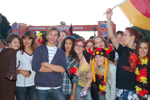 38444_1316432561663_1556215128_30672013_2842098_n.