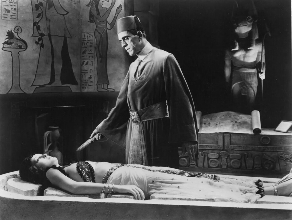 Boris-Karloff-The-Mummy-Zita-Johann-Karl.webp
