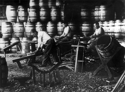 800 Aspeto geral de uma tanoaria c 1960 01.jpg