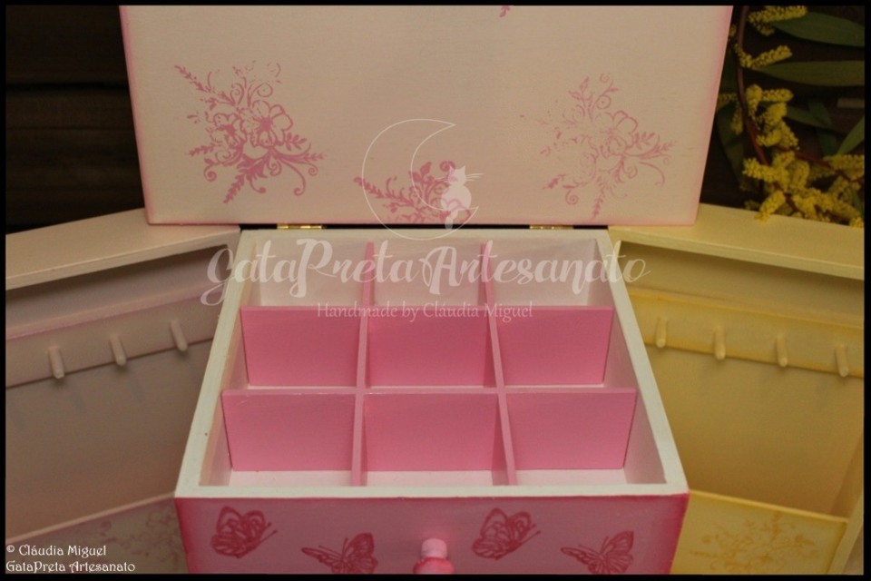 Caixa guarda-jóias com gavetas Spring7.JPG