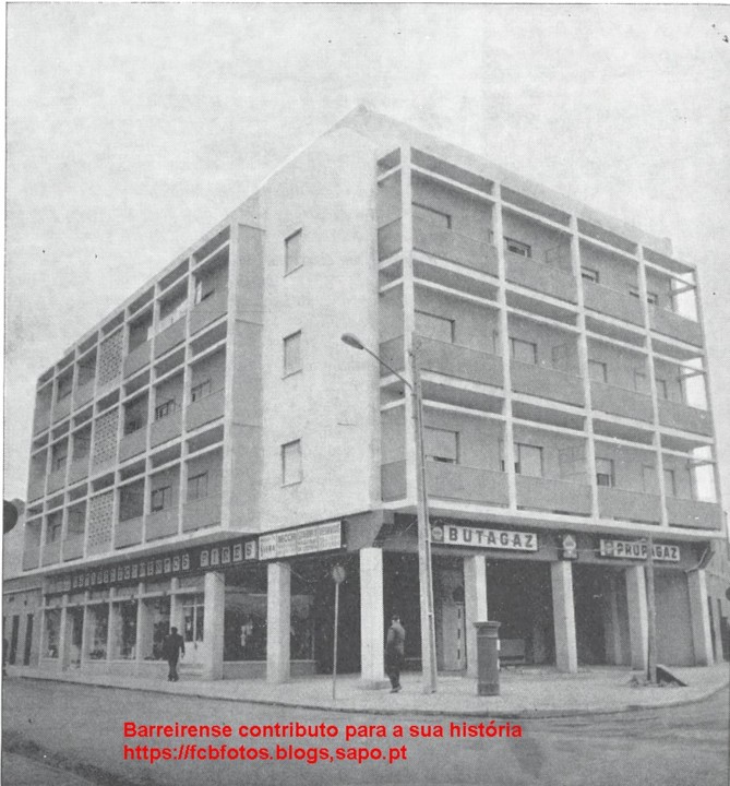 predio onde vivia Abrantes quando no Barreiro.jpg