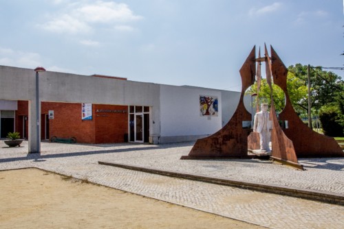 Biblioteca Pinhal Novo.jpg