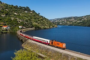 Comboio no Douro.jpg