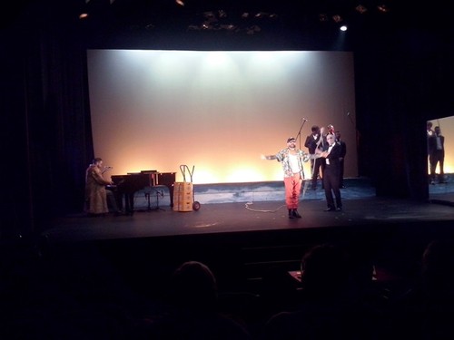 Ida ao teatro (1).jpg