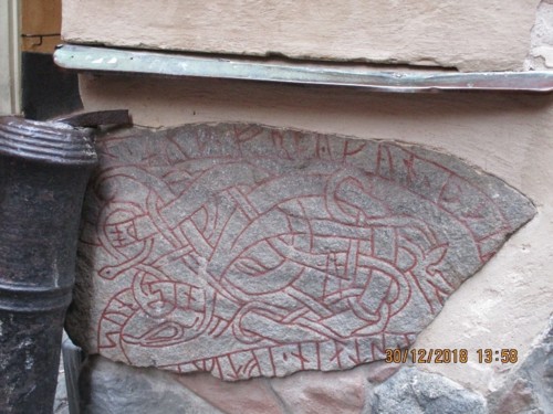 Estocolmo-pedra rúnica.jpg
