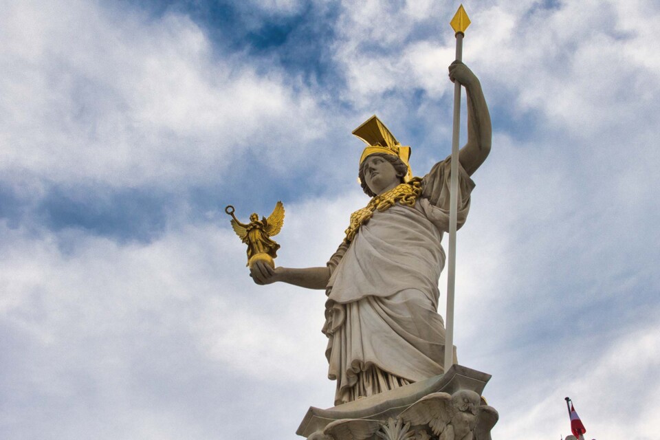 Viane estátua pormenor centro da cidade.jpg
