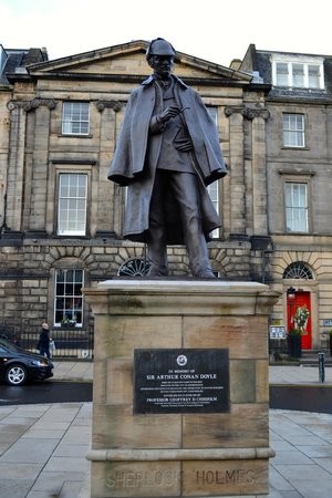 sherlock-holmes-statue.jpg